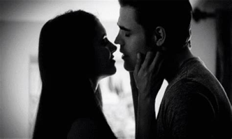 kissing couple gif|Couple Kissing gifs